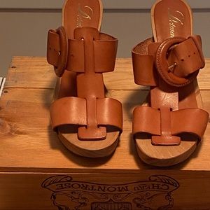 New, Ladies size 10 Delman Tan Leather Sandal